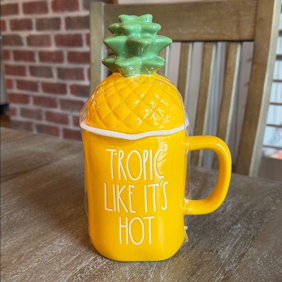 Rae Dunn Lidded Pineapple Mug - Picture 4 of 7